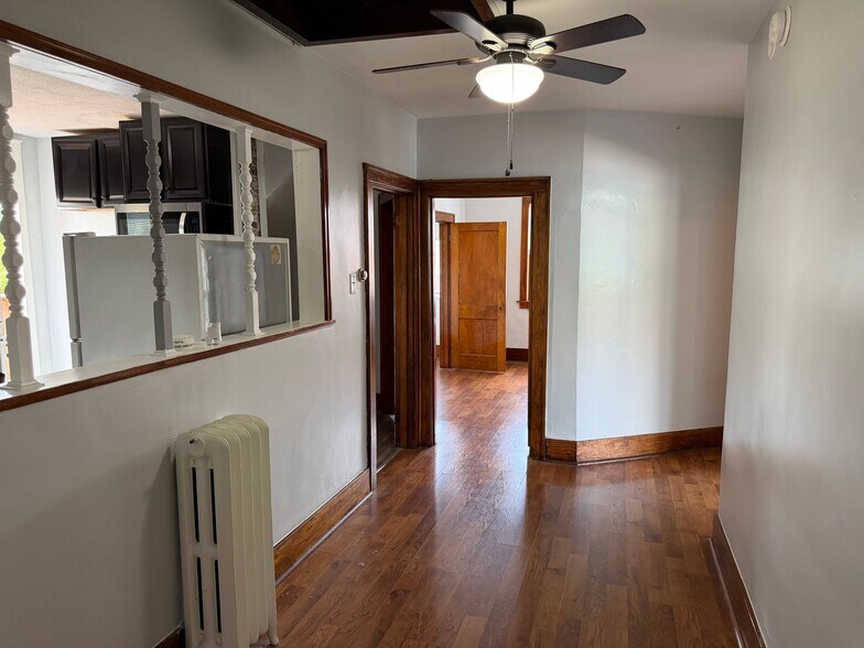 Building Photo - 407 Elm Rd
