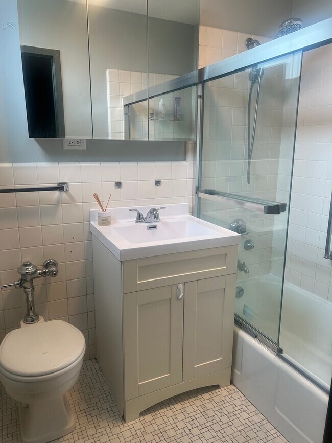 Building Photo - 1000 N Lake Shore Dr