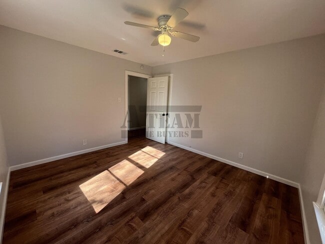 Building Photo - Beautiful Remodeled 3 Bed 2 Bath
