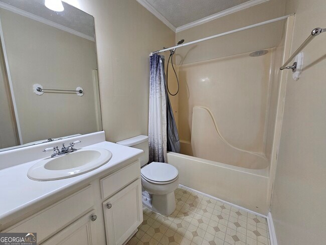 Building Photo - 611 Lora Smith Rd