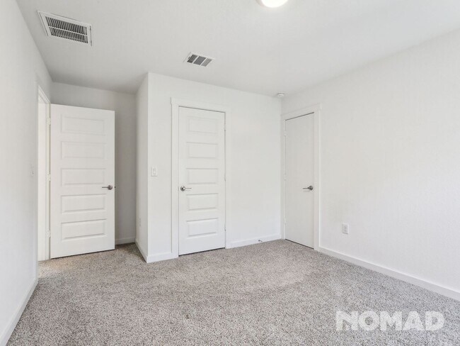 Building Photo - 4 Bedroom, 3 Bathroom Single Family Home i...