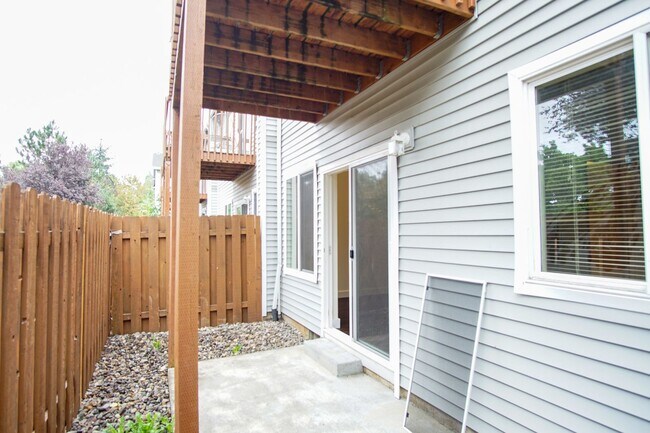 Building Photo - App Fee Special!  Bright 1 Bdr w/Open Floorplan, DW & Patio + Cat OK!