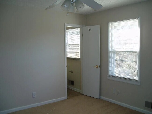 Building Photo - 506 Jefferson Dr