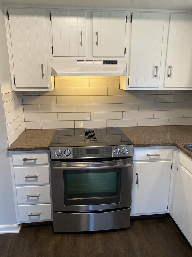 Building Photo - 4041 Foxe Basin Rd