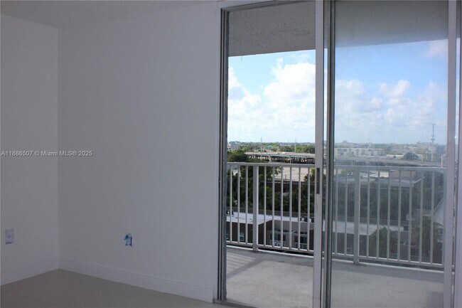 Building Photo - 800 N Miami Ave