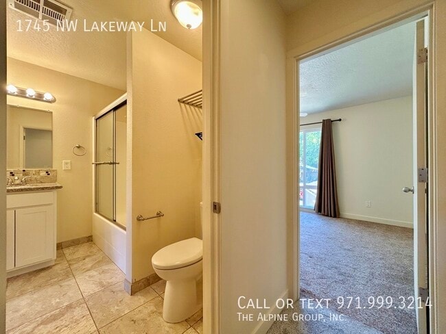 Building Photo - 1745 NW Lakeway Ln