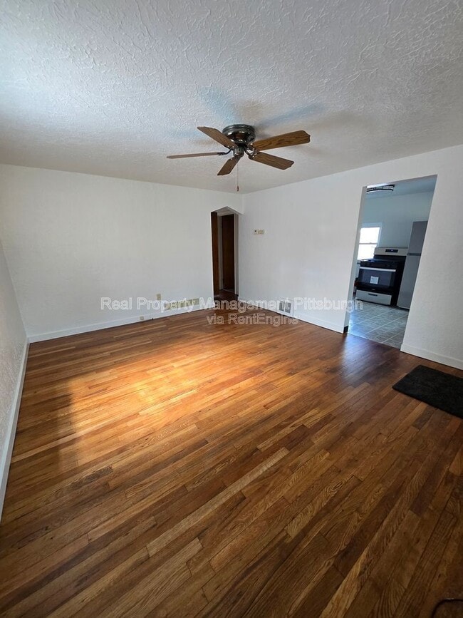 Building Photo - 4744 Lougean Ave
