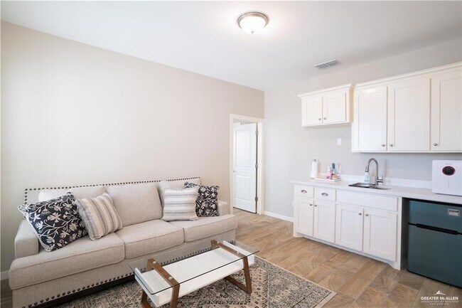 Building Photo - 4600 Choke Canyon Dr