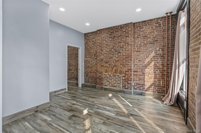 Building Photo - 220 E 116th St