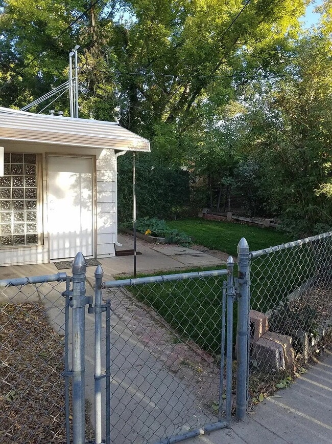 Building Photo - Charming 1-Bed 1-Bath Wheatridge Duplex with Private Fenced Yard & Garage - Available Now!
