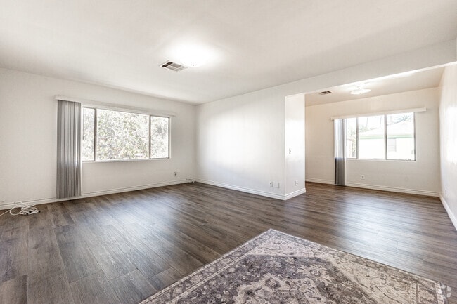 Interior Photo - 3643 Monon St