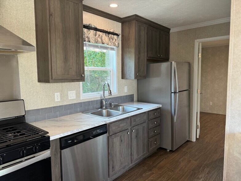 Building Photo - 2042 Marmoor Dr