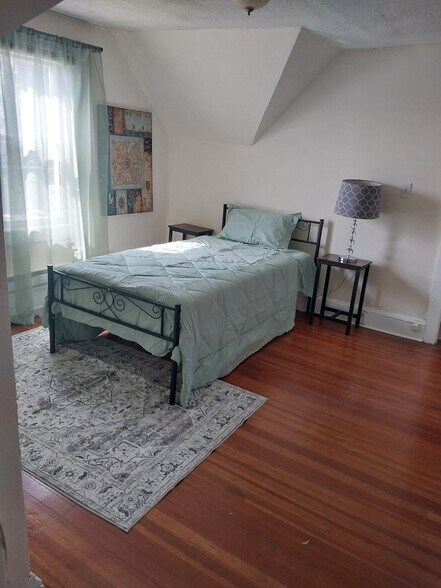 Building Photo - 339 Fenn St