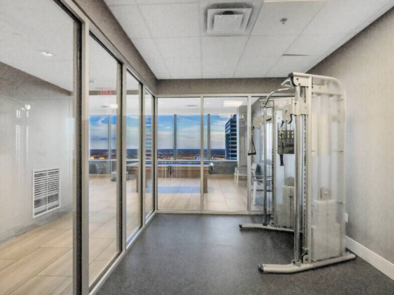 Building Photo - 1555 Elm St