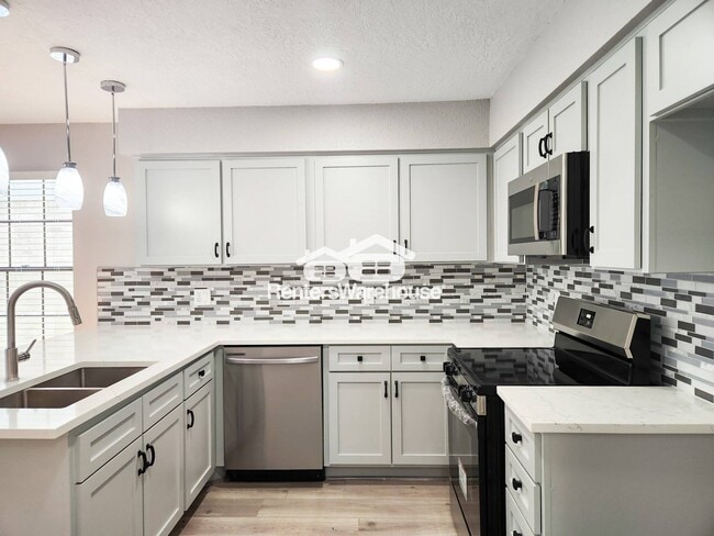 Building Photo - 13427 Garden Grove