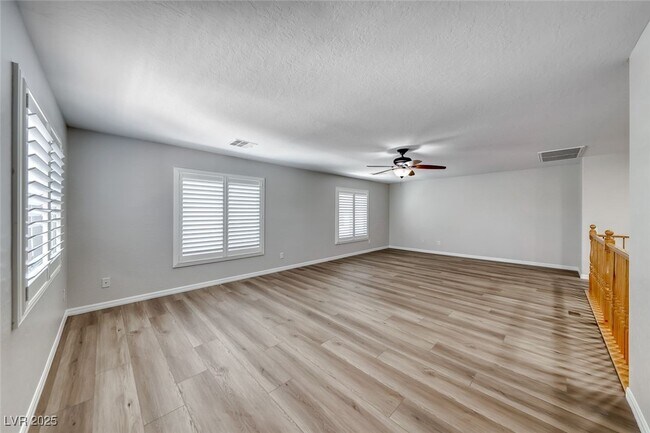 Building Photo - 259 Oakbrook Ridge Ave
