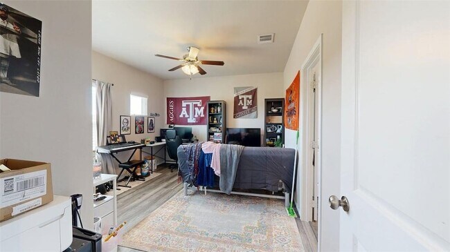 Building Photo - 2941 Papa Bear Dr