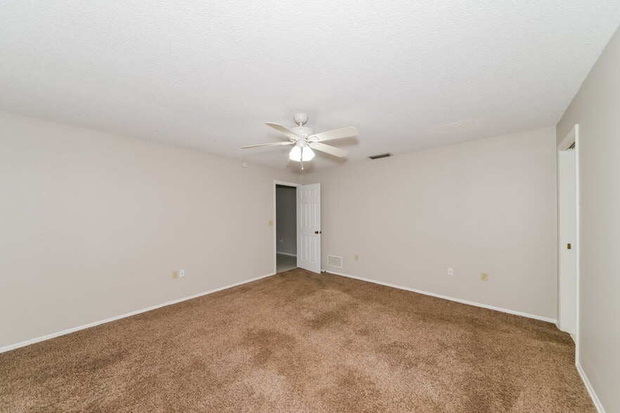 Building Photo - 2479 Wood Oak Dr