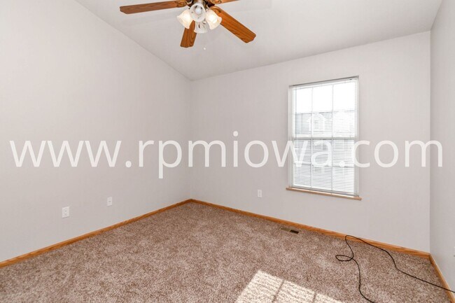 Building Photo - NEAR DMACC!! 2 Bedroom, 2 Bath Townhome in Ankeny