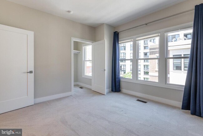 Building Photo - 1527 16th Rd N