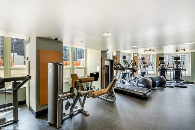 Building Photo - 345 N La Salle Dr