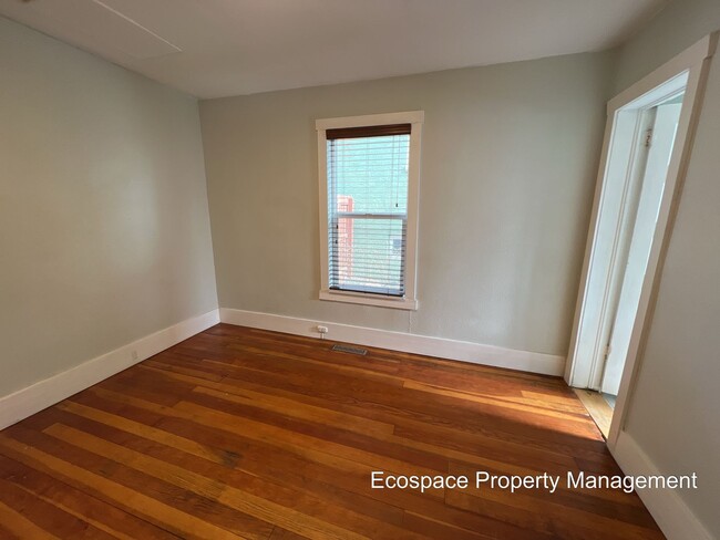 Building Photo - Cozy 2 Bed 1 Bath Bungalow in Denver's Globeville Neighborhood