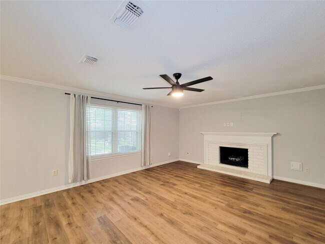 Building Photo - 8123 Sunny Ridge Dr