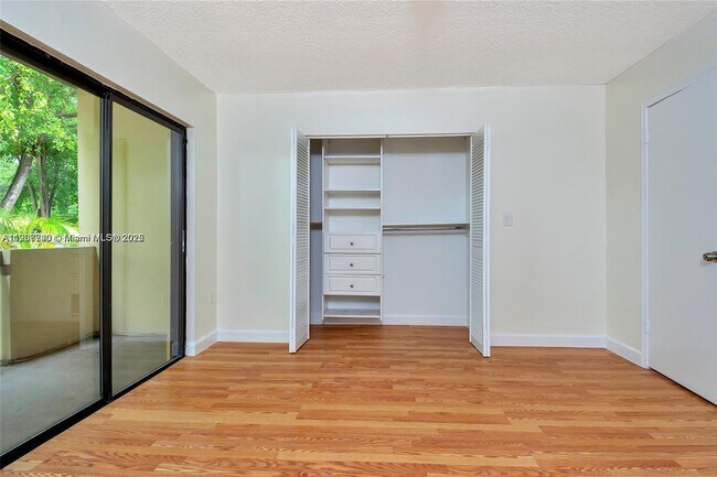 Building Photo - 6236 SW 136th Ct