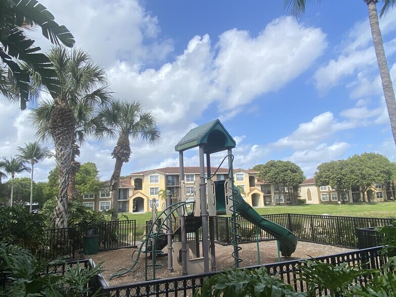 Building Photo - 15075 Michelangelo Blvd