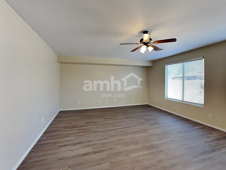 Building Photo - 15018 W Aster Dr