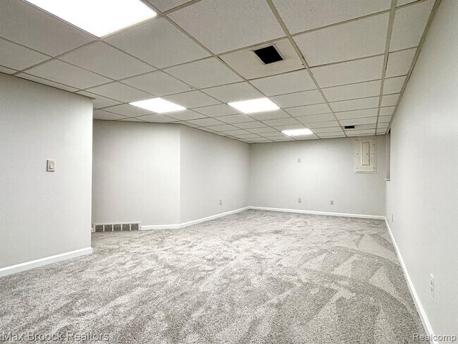 Building Photo - 5238 Brett Ct