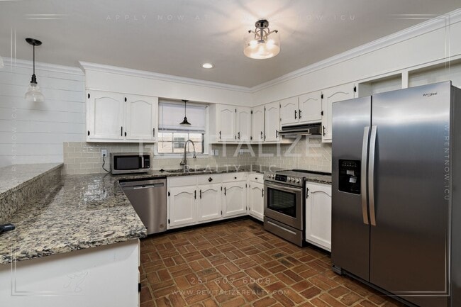 Building Photo - Spacious Brick Home in West Mobile!