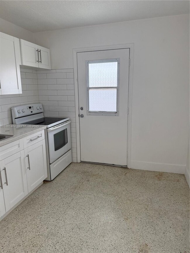 Building Photo - 55 W 7th St