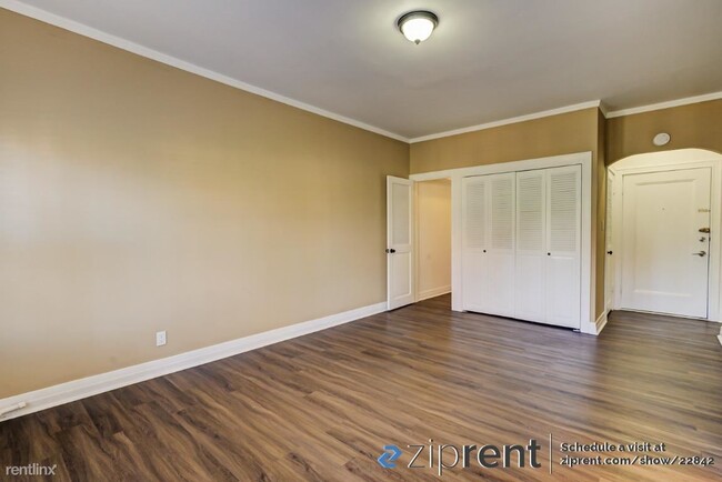 Building Photo - 1 br, 1 bath Condo - 2121 James M Wood Blv...