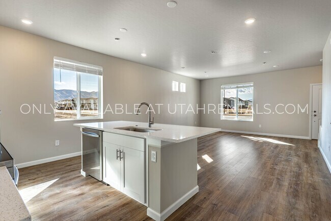 Building Photo - 100 Riverside Drive