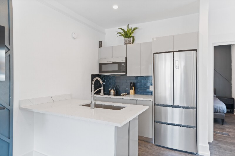 Building Photo - 2009 W Dekle Ave