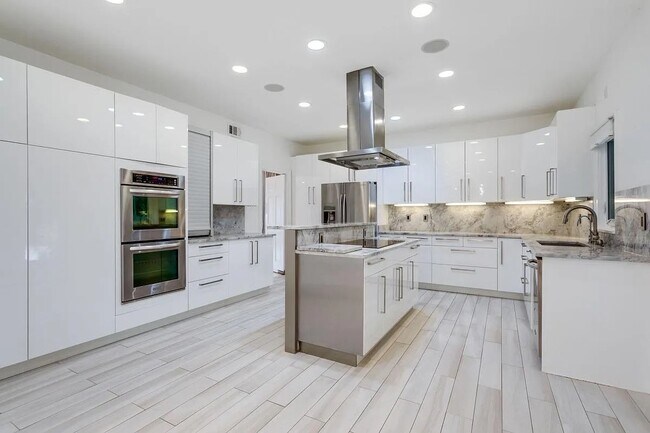 Building Photo - 4611 Charleston Terrace NW