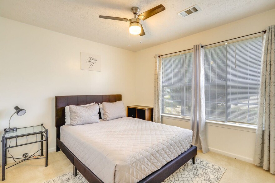 Building Photo - 10709 Barberry Dr