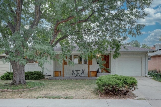 Primary Photo - Beautifully renovated ranch home with drea...