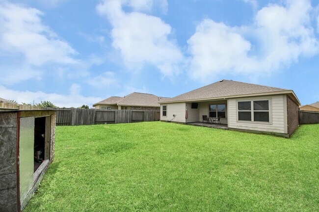 Building Photo - 8620 Havana Dr