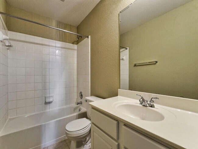 Building Photo - 1412 Briar Hill Dr