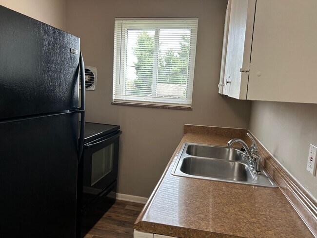 Building Photo - 7598 Boleyn Dr