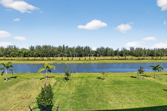 Building Photo - 15120 Wildwood Cir