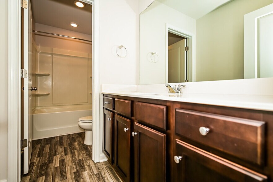 Building Photo - 195 Hamilton Pointe Dr