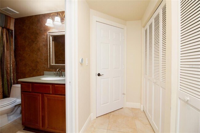 Building Photo - 8041 Sailboat Key Blvd S