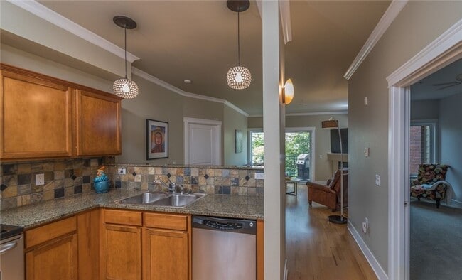 Building Photo - Heart of Downtown Bellingham! Great locati...