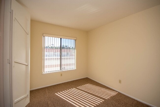 Building Photo - Spacious 3BR Condo with Pool View in Tangl...