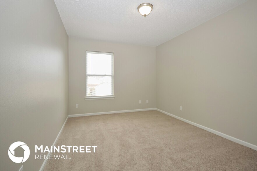 Building Photo - 2265 Shadowbrook Dr
