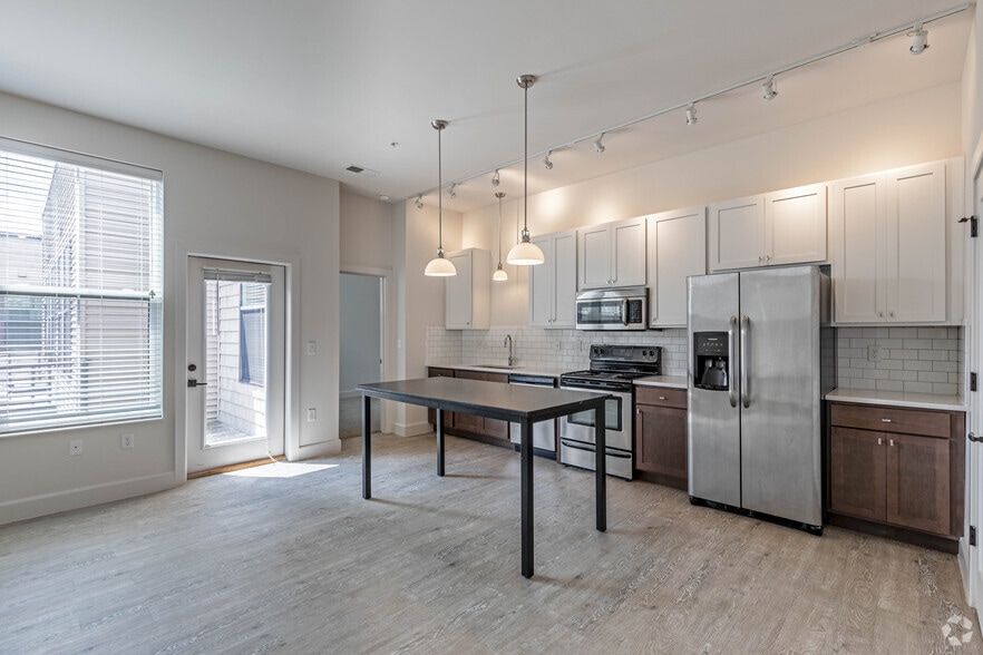 2 Br, 2 Ba - 1,033 SF - Floor Plan: The Clara - Peake Apartments