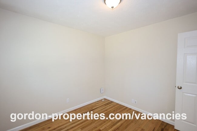 Building Photo - 10851 SE Garrett Dr